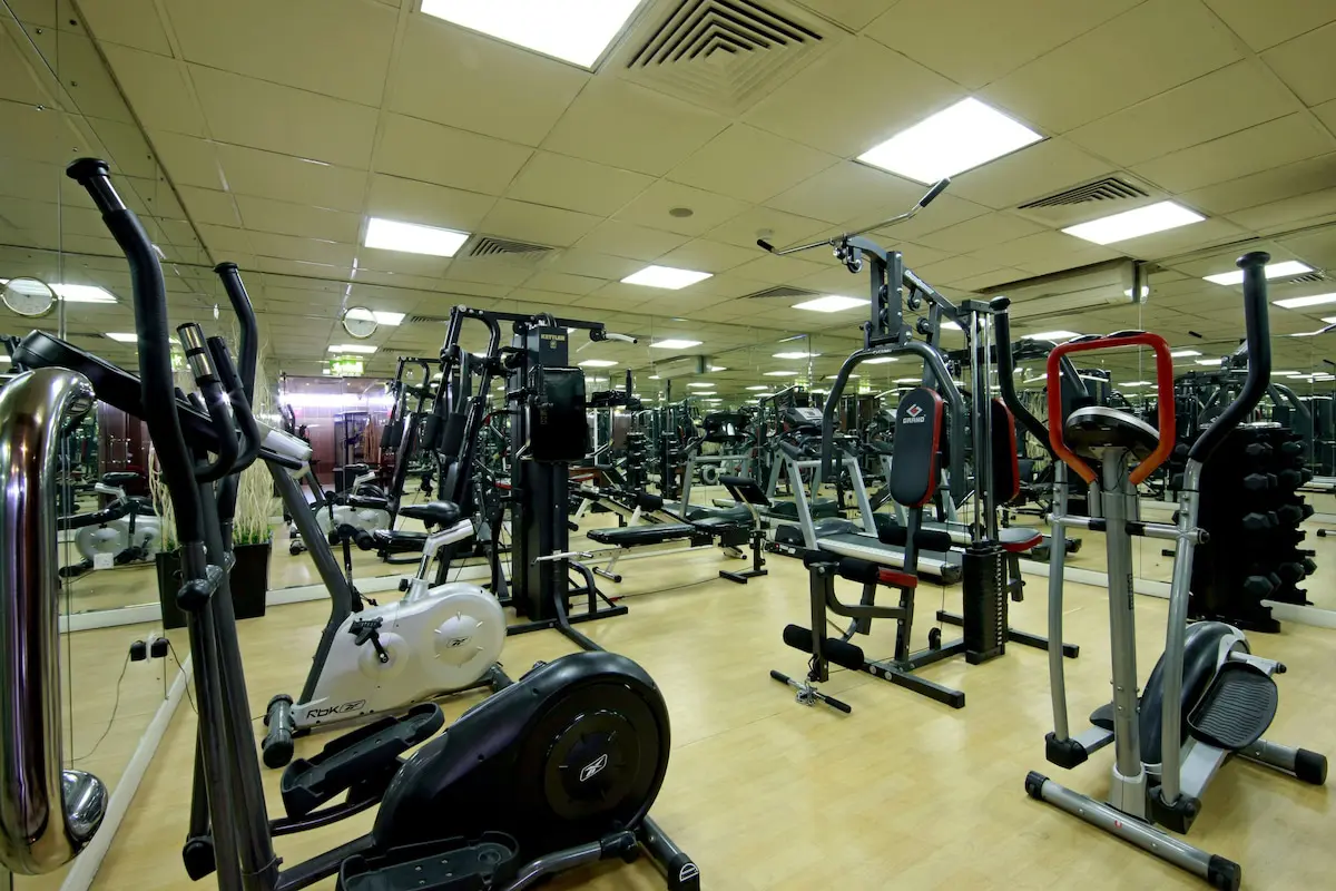 باشگاه بدنسازی هتل هاوارد جانسون بای ویندهام بر دبی